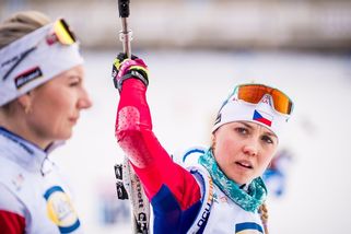 BIATLON ONLINE: Závod s hromadným startem žen jedou tři Češky - Sport.cz
